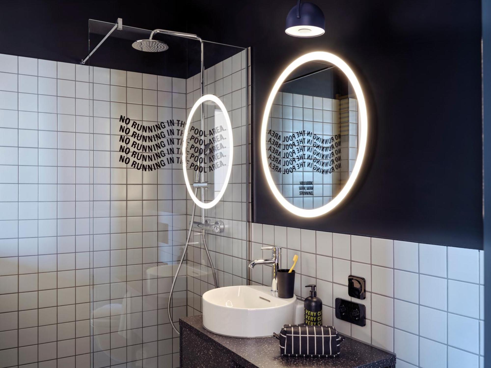 Stayery Guetersloh Hauptbahnhof Buitenkant foto