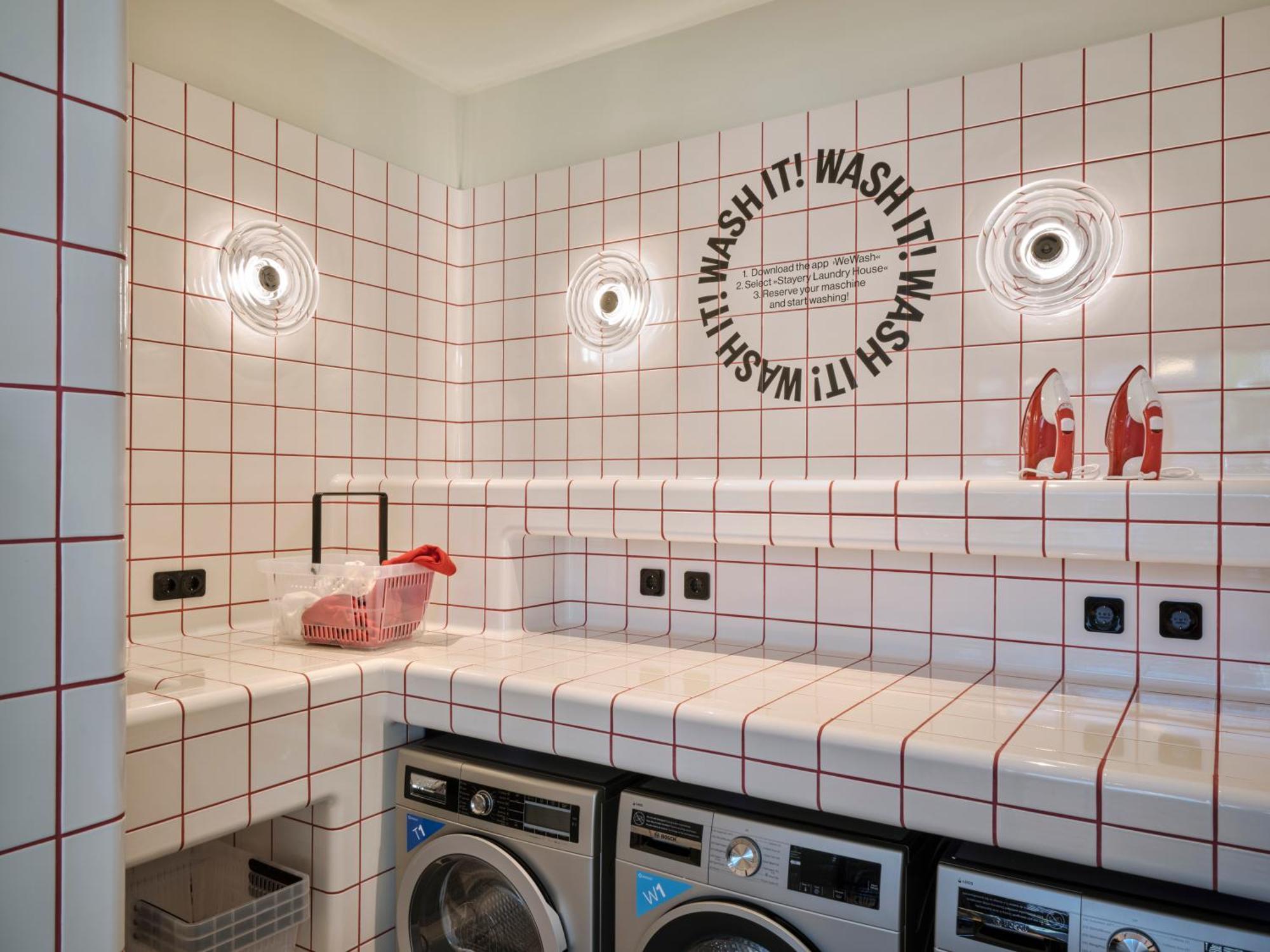 Stayery Guetersloh Hauptbahnhof Buitenkant foto